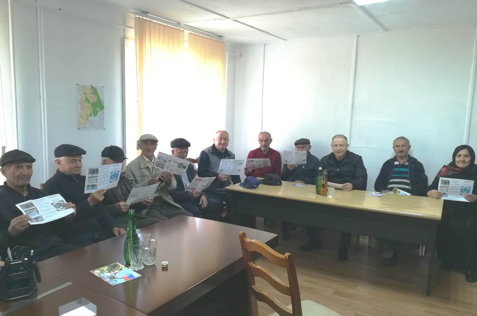 В Дахадаевском районе социальные работники поздравили старшее поколение с Днем пожилых и провели «круглый стол» на тему: «Школа безопасности»